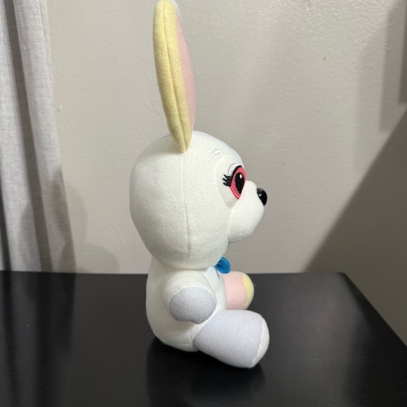 FNaF Security Breach Vanessa Plush Funko 8” white - Picture 4 of 9